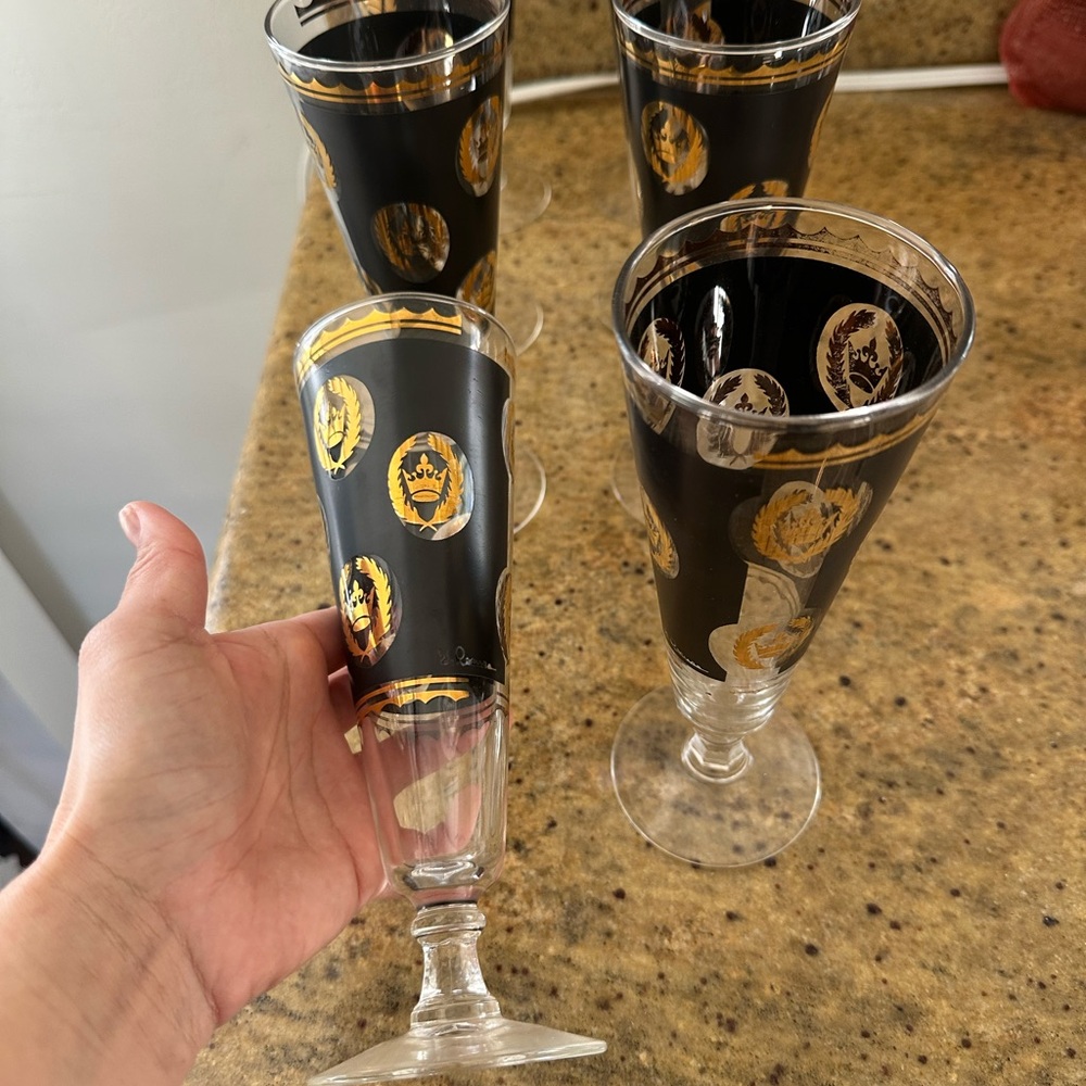 NEVER USED. Elegant Black and Gold Drinkware for Dining